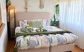 Mystic Garden Private Entry & Bath, Pet Friendly